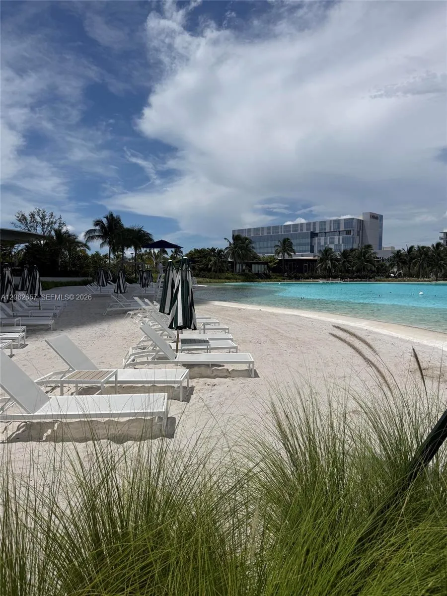 2411 Laguna Circle #2703 North Miami, FL 33181