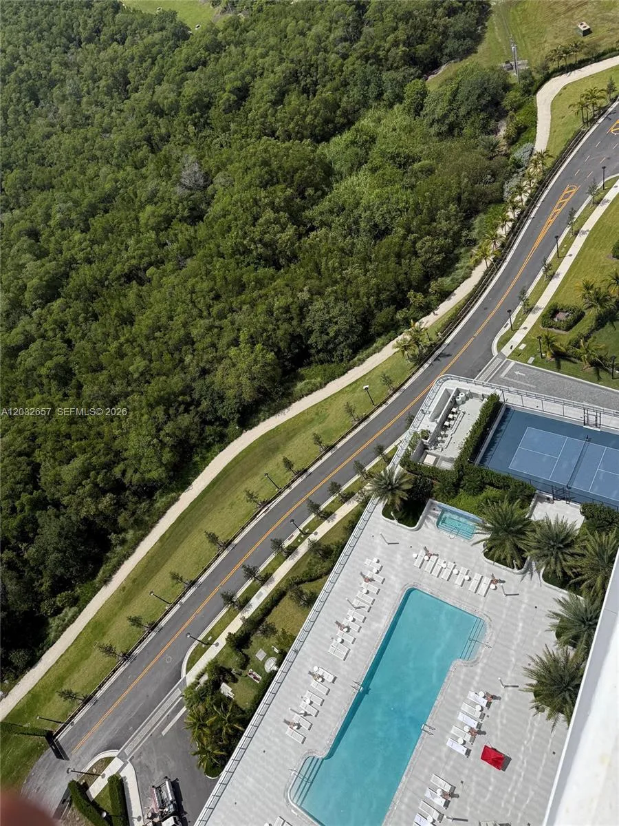 2411 Laguna Circle #2703 North Miami, FL 33181