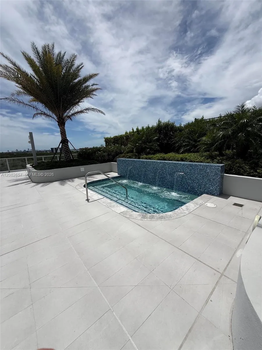 2411 Laguna Circle #2703 North Miami, FL 33181