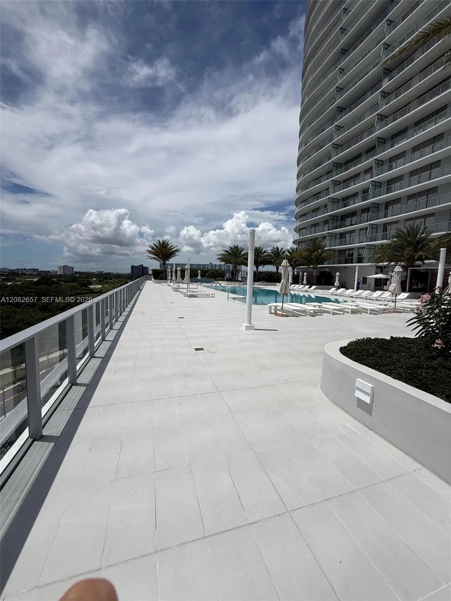 2411 Laguna Circle #2703 North Miami, FL 33181