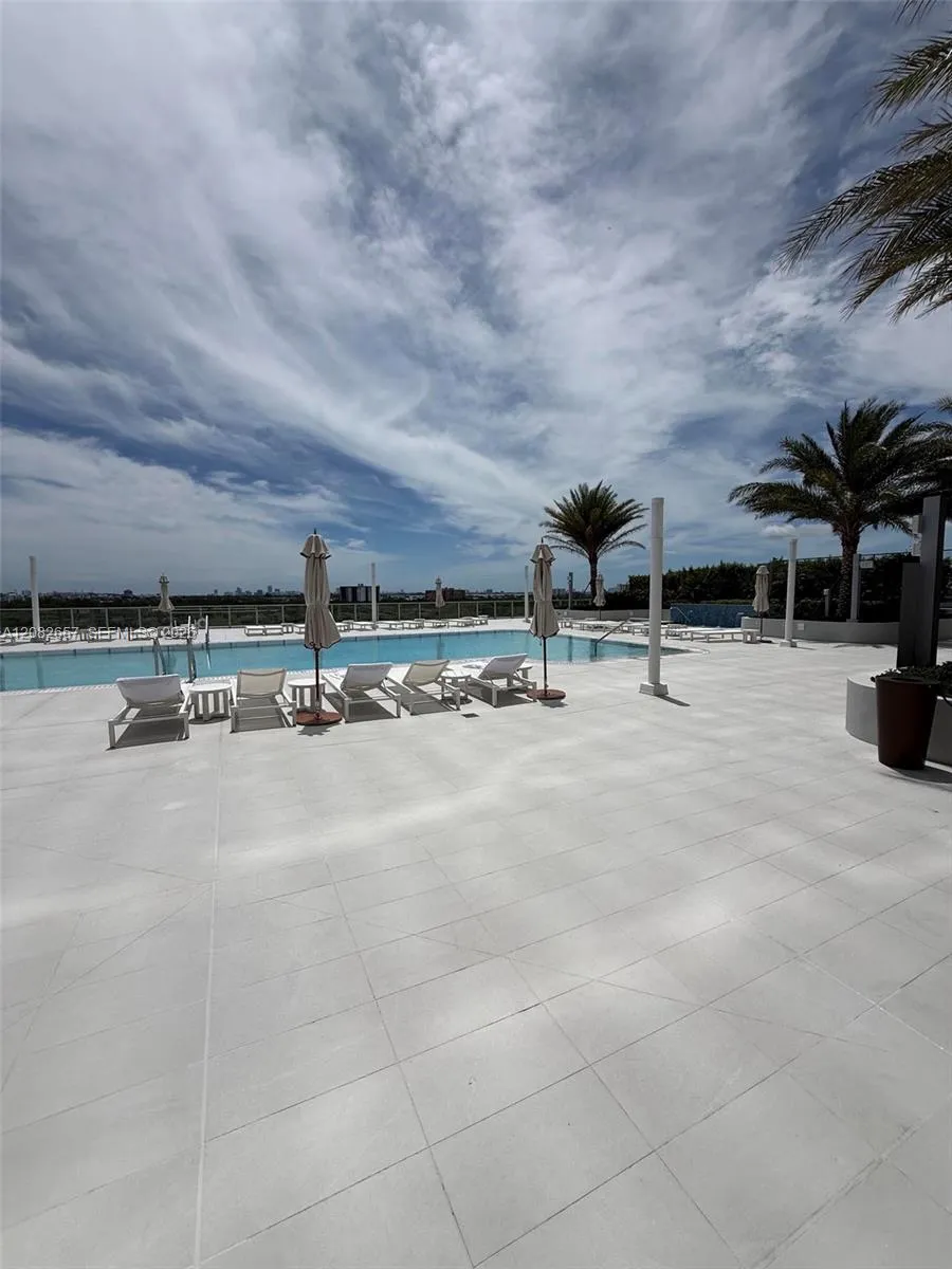 2411 Laguna Circle #2703 North Miami, FL 33181