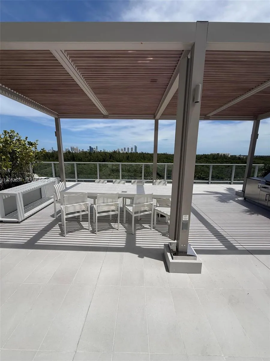 2411 Laguna Circle #2703 North Miami, FL 33181