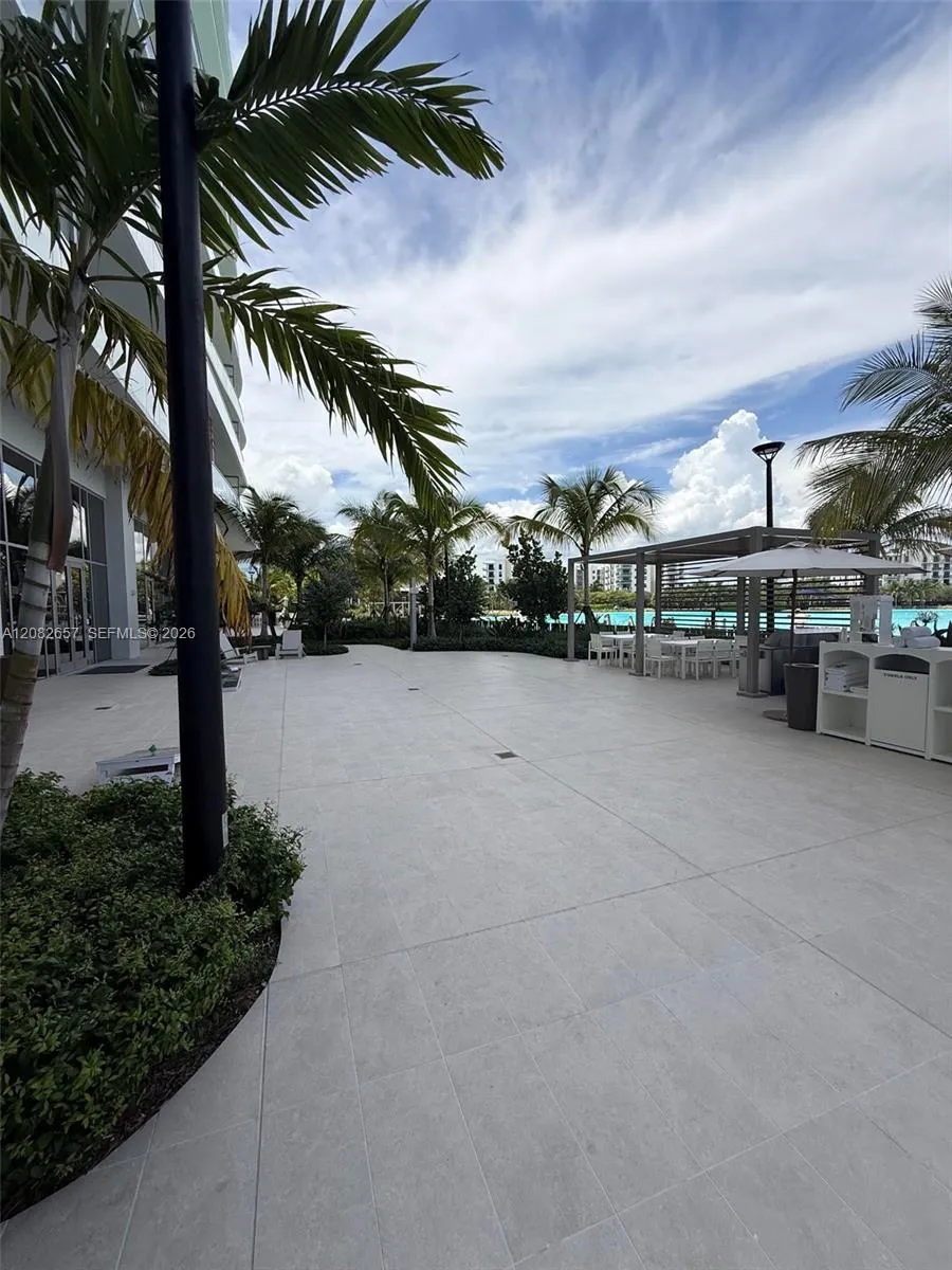 2411 Laguna Circle #2703 North Miami, FL 33181