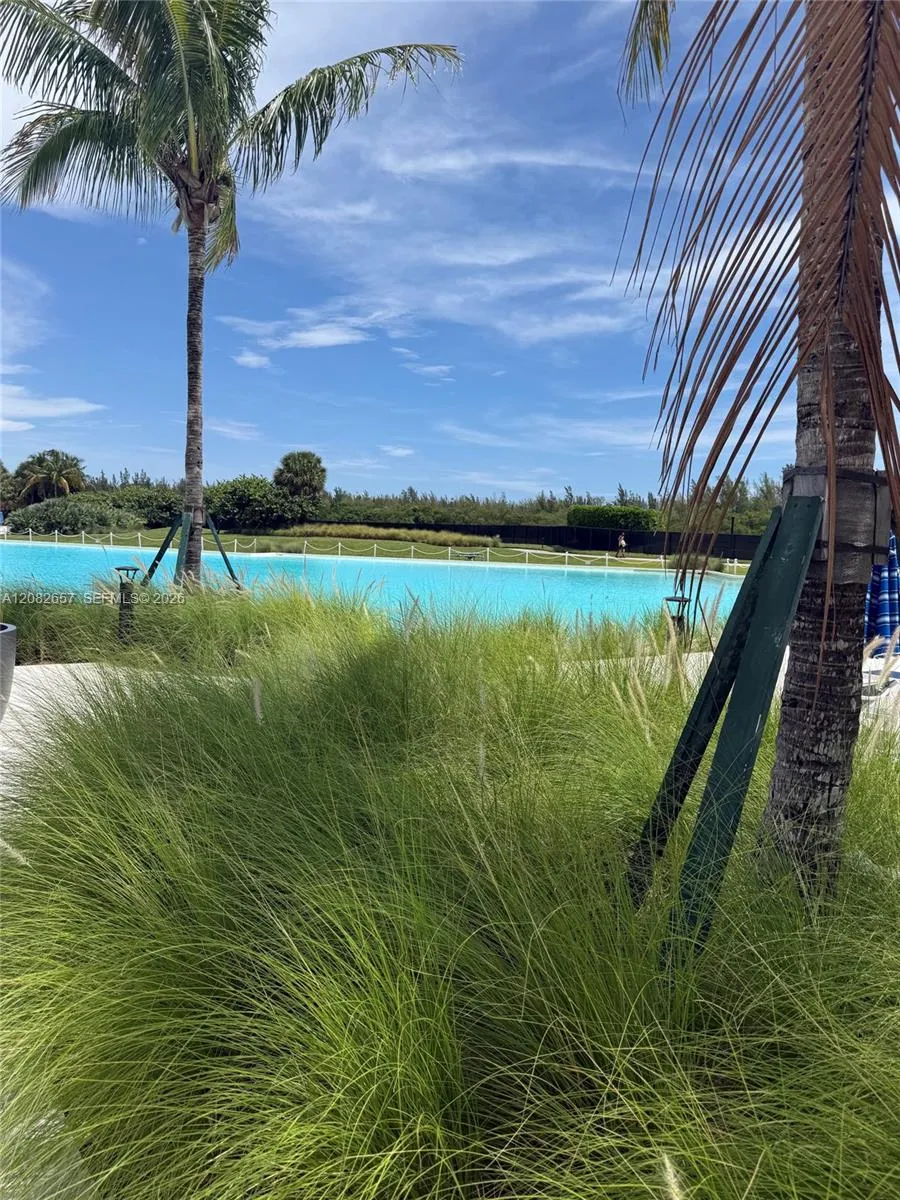 2411 Laguna Circle #2703 North Miami, FL 33181