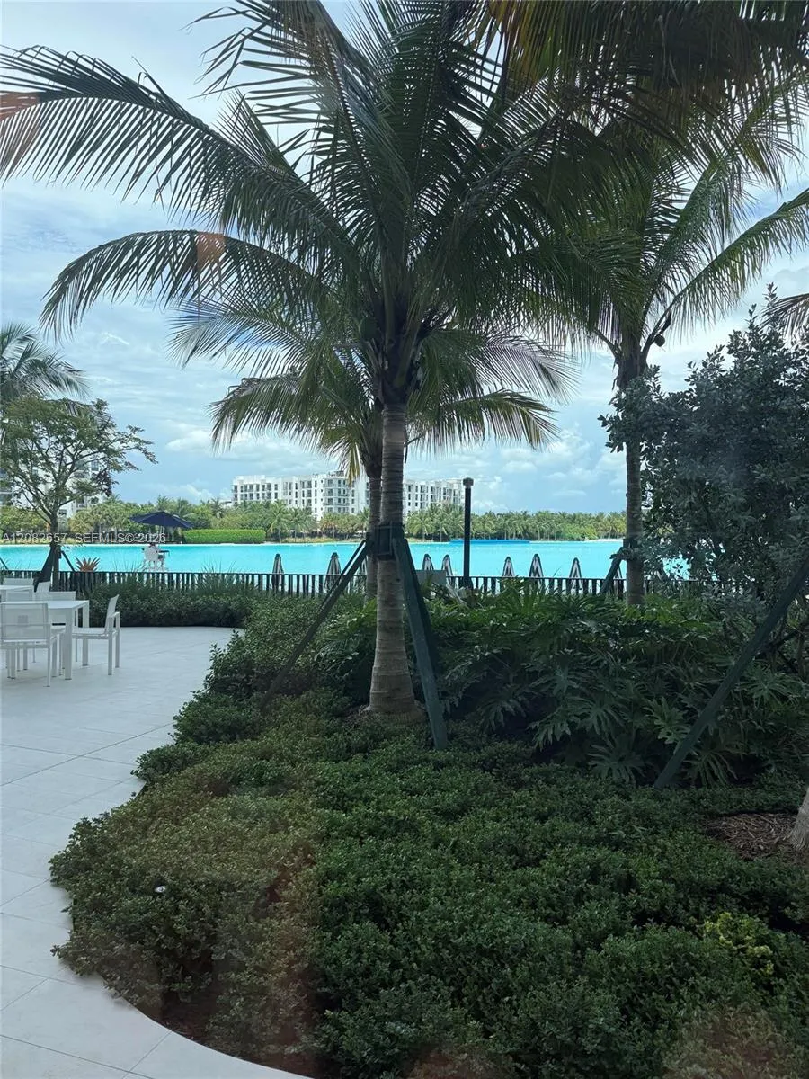 2411 Laguna Circle #2703 North Miami, FL 33181