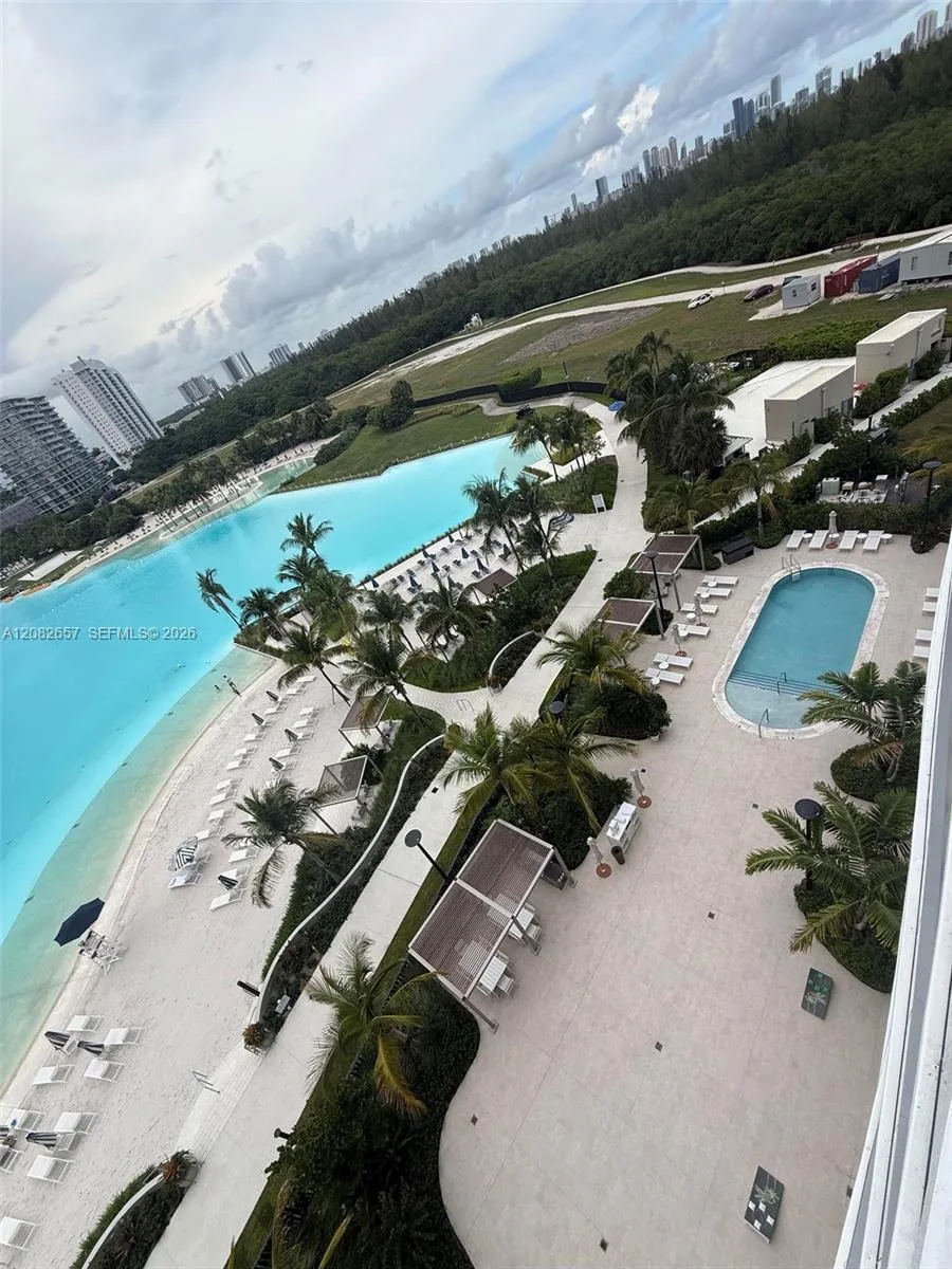 2411 Laguna Circle #2703 North Miami, FL 33181