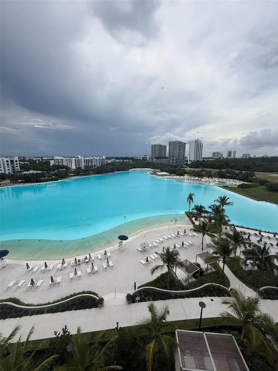 2411 Laguna Circle #2703 North Miami, FL 33181