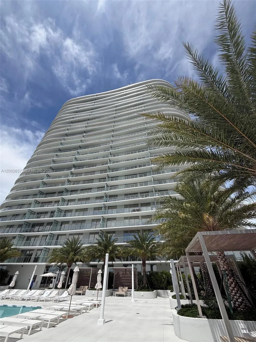 2411 Laguna Circle #2703 North Miami, FL 33181