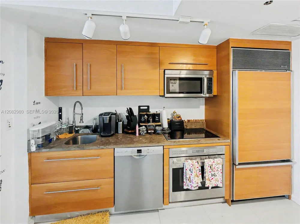 475 Brickell Ave #4610 Miami, FL 33131