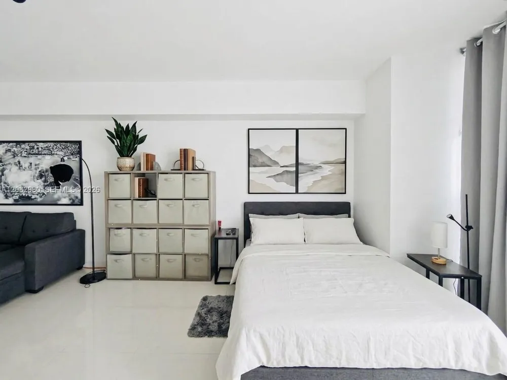 475 Brickell Ave #4610 Miami, FL 33131