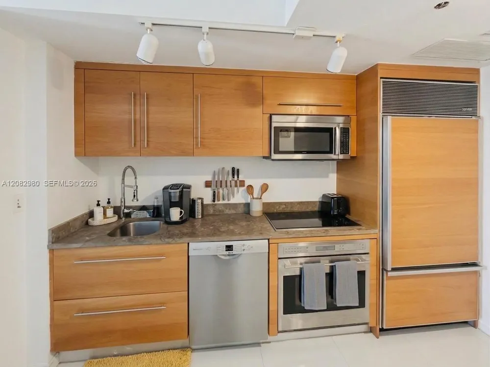 475 Brickell Ave #4610 Miami, FL 33131