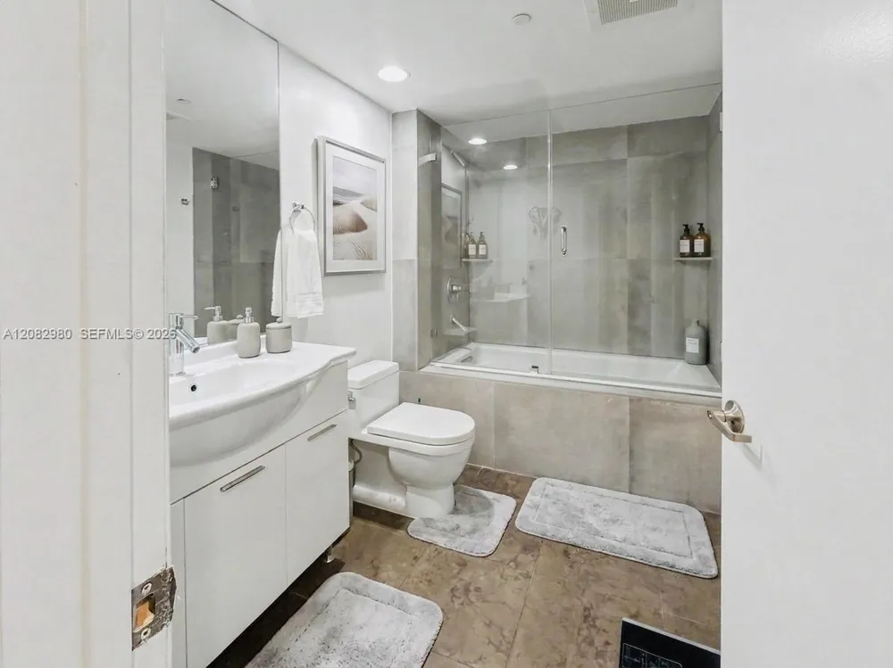 475 Brickell Ave #4610 Miami, FL 33131
