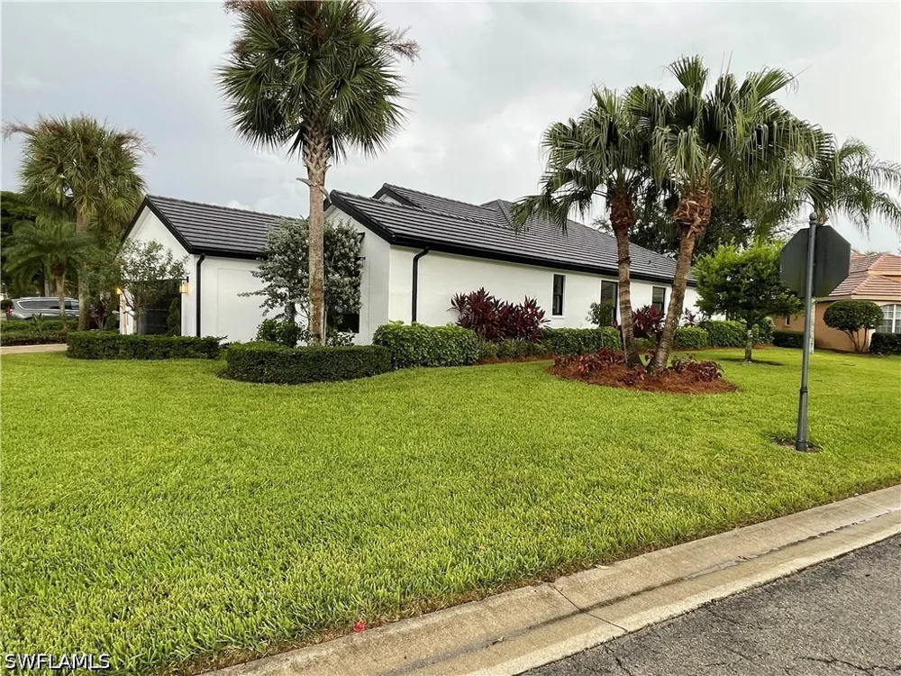 Pondside Lane Naples, FL 34109