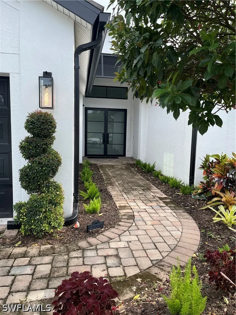 Pondside Lane Naples, FL 34109