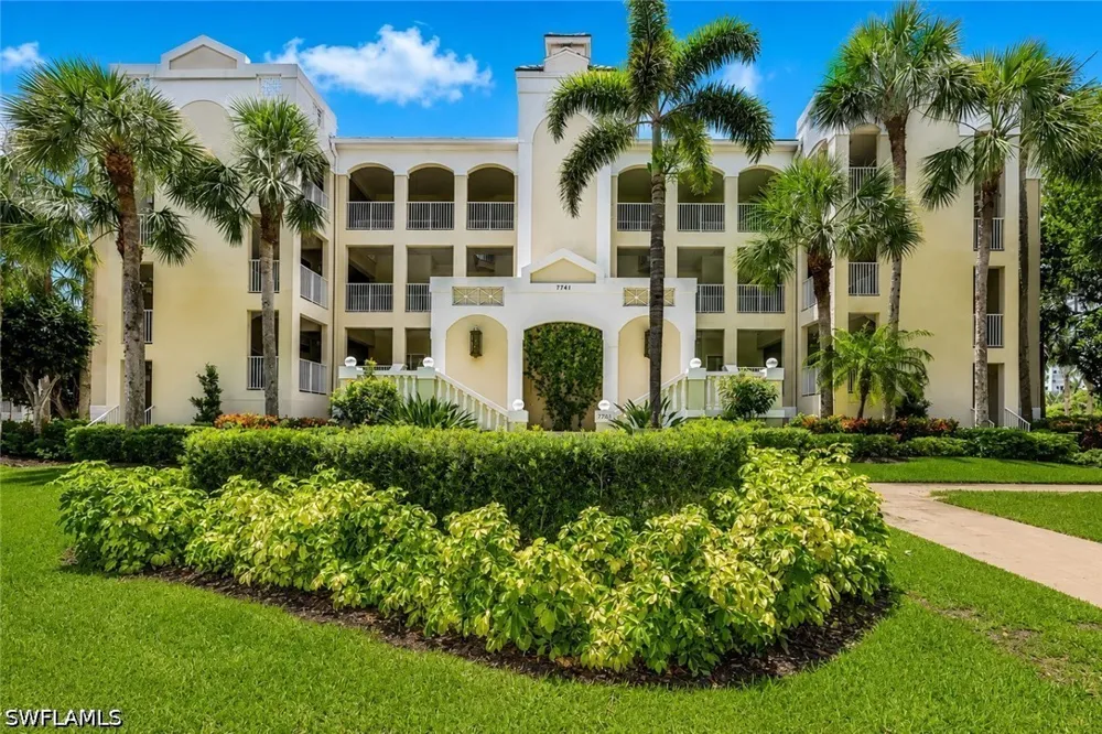 Pebble Creek Circle #302 Naples, FL 34108