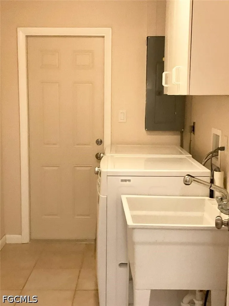 SE 1st Avenue Cape Coral, FL 33990