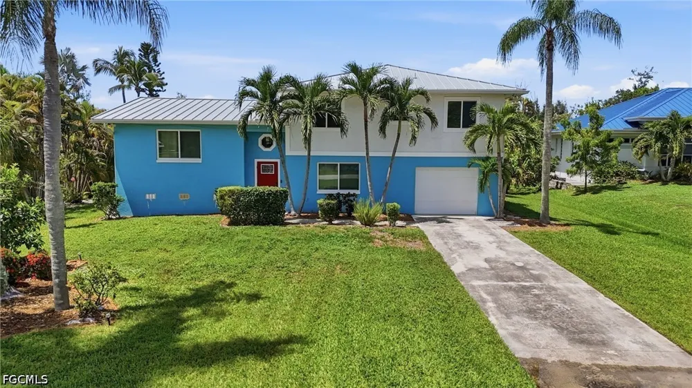Light Blue Circle Fort Myers, FL 33908