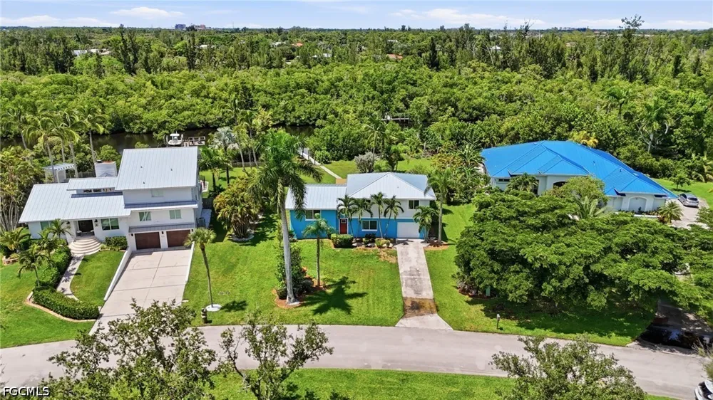 Light Blue Circle Fort Myers, FL 33908