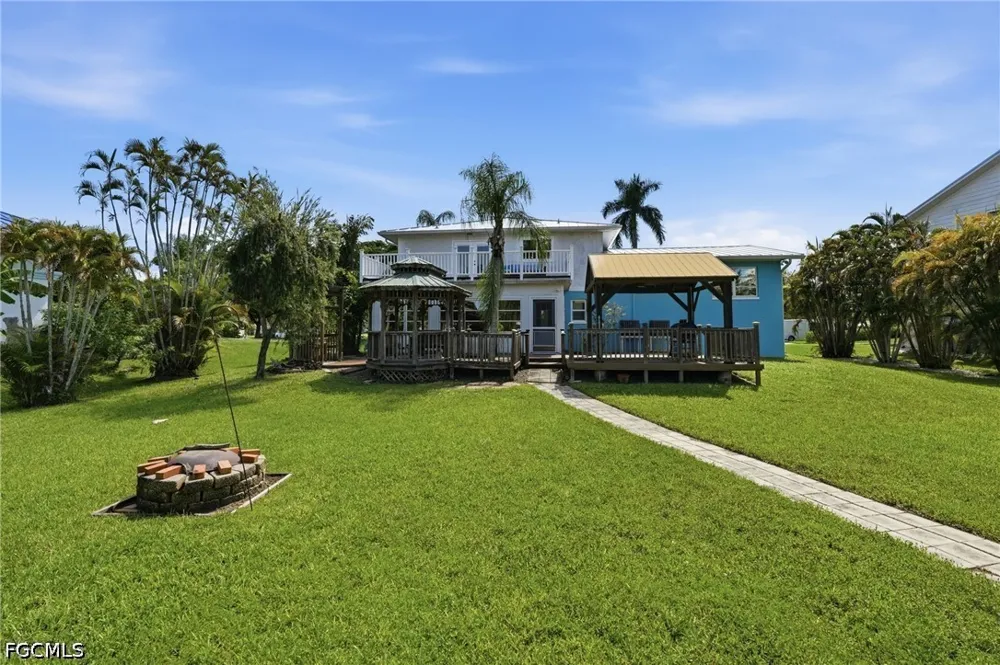 Light Blue Circle Fort Myers, FL 33908