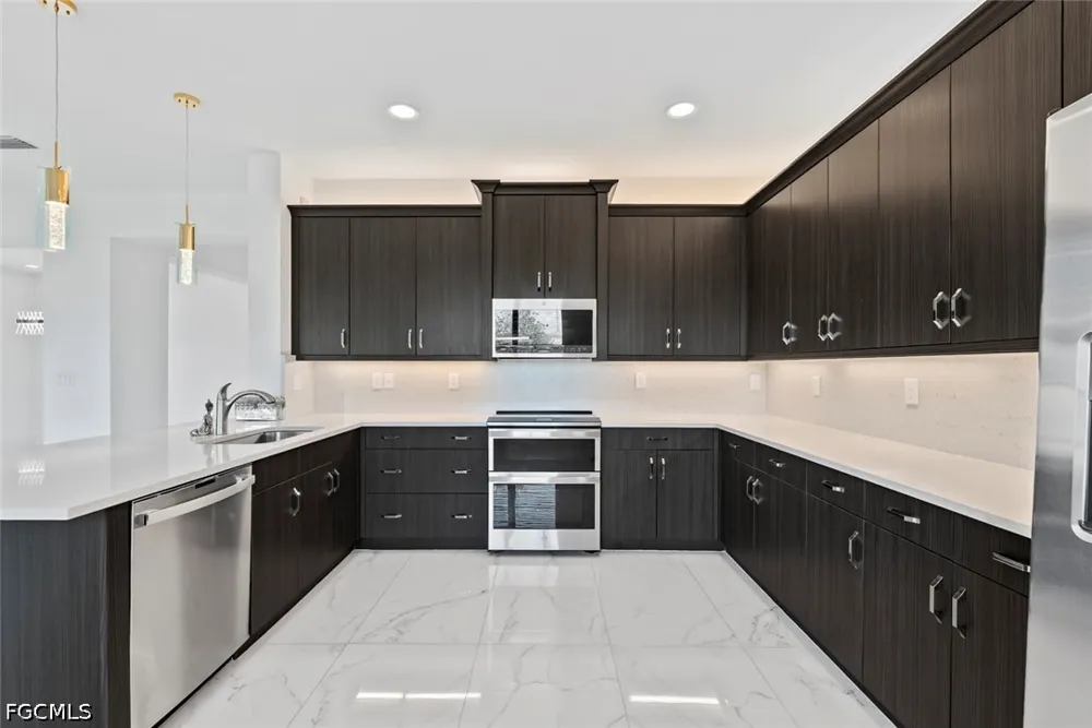 Meadowrun Circle Fort Myers, FL 33913