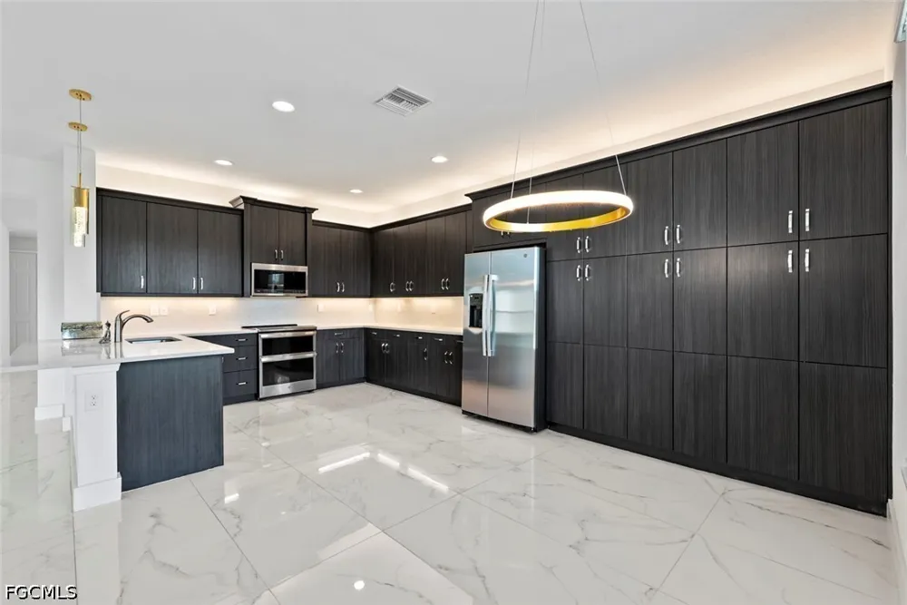 Meadowrun Circle Fort Myers, FL 33913