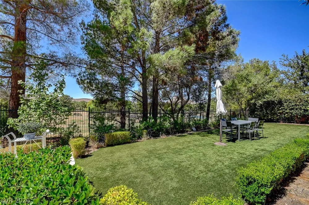 11827 Oakland Hills Drive Las Vegas, NV 89141