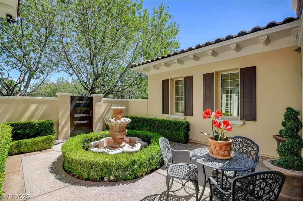 11827 Oakland Hills Drive Las Vegas, NV 89141