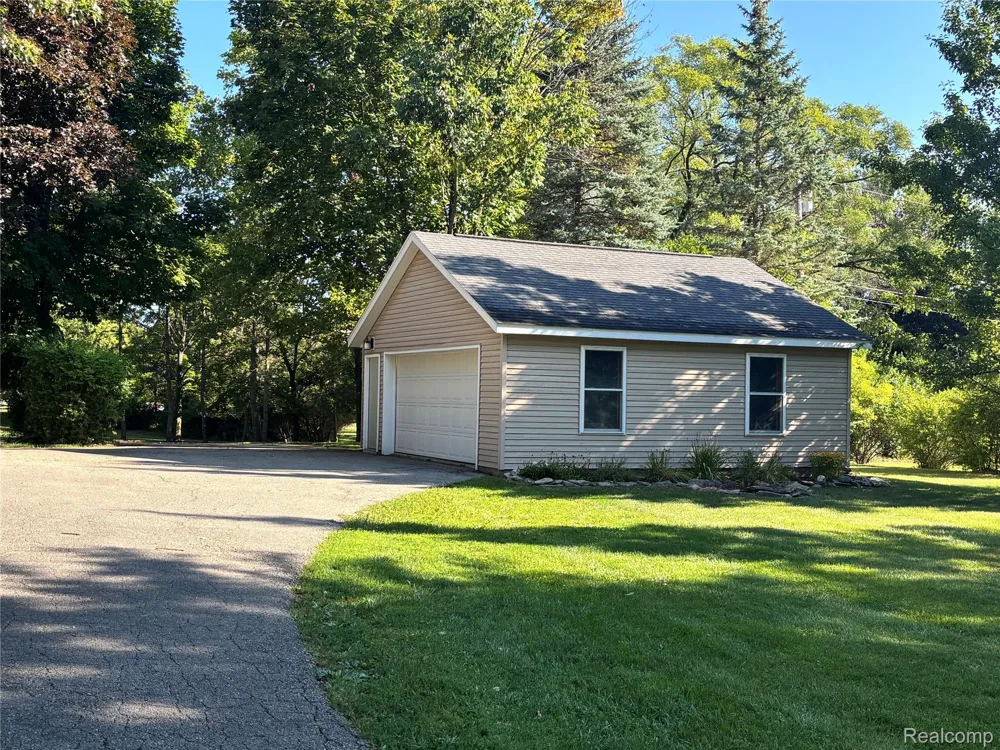 830 W Gilford Road Caro City, MI 48723
