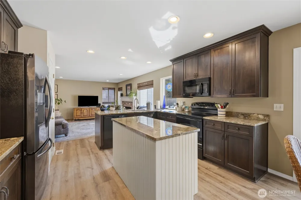 13011 SE 221st PL Kent, WA 98031