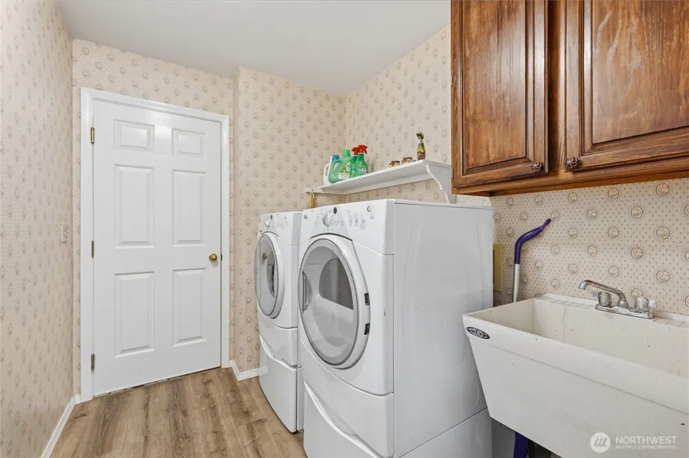 13011 SE 221st PL Kent, WA 98031