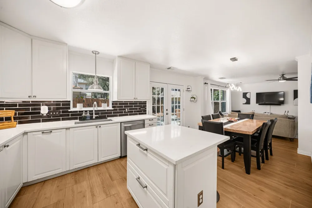 1109 Heritage Park Drive Cedar Park, TX 78613