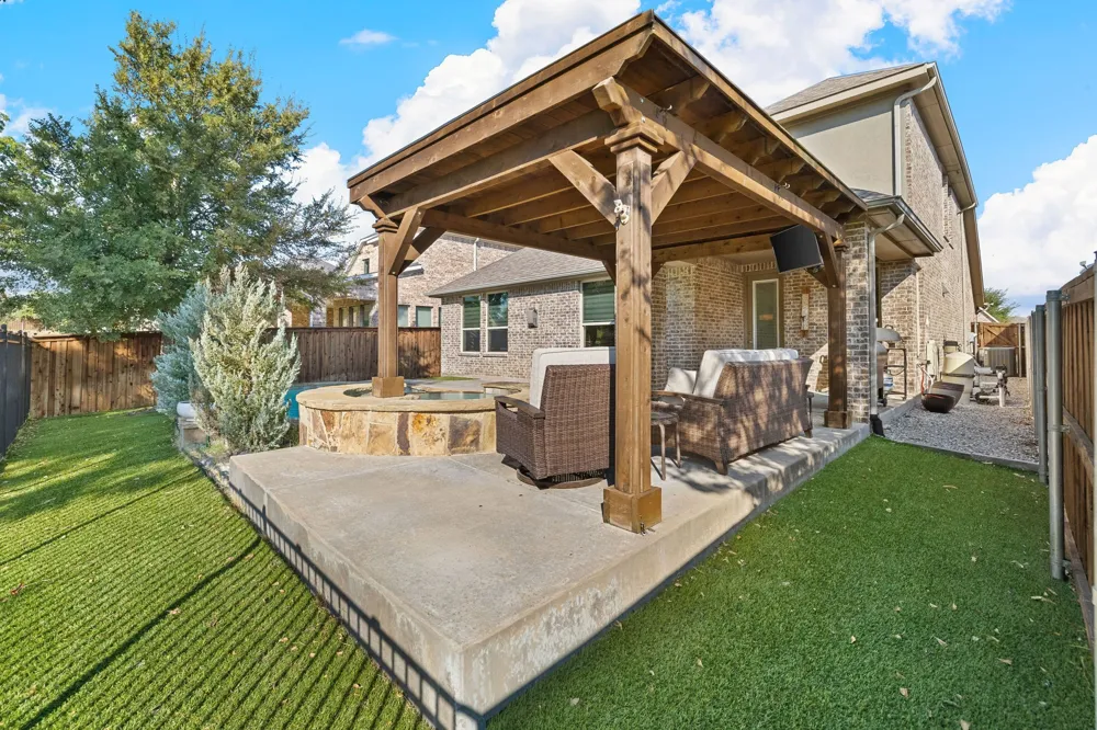 404 Lake Livingston Trail McKinney, TX 75071