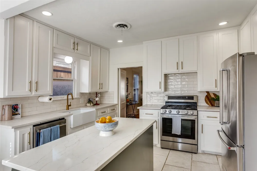 25 Hulen Street Fort Worth, TX 76107