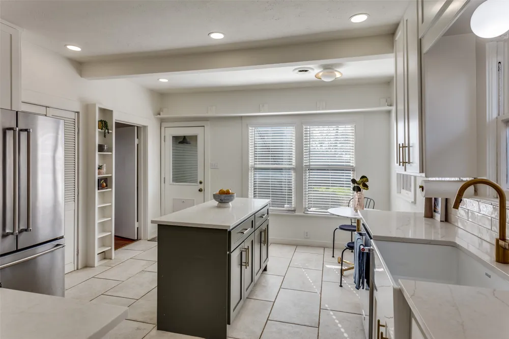 25 Hulen Street Fort Worth, TX 76107