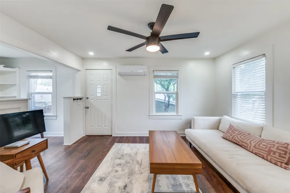 25 Hulen Street Fort Worth, TX 76107