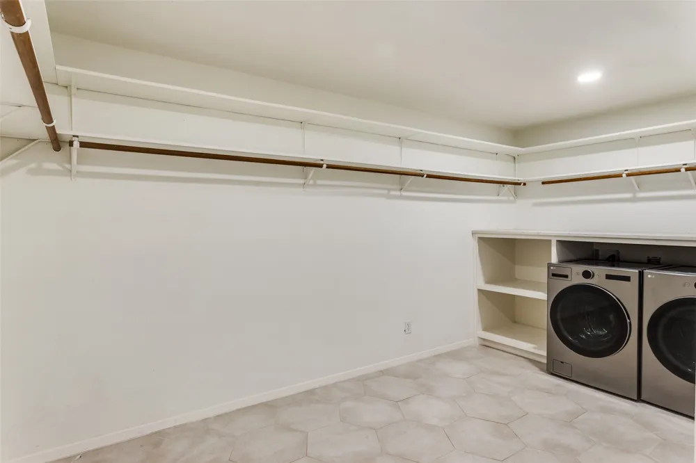 25 Hulen Street Fort Worth, TX 76107