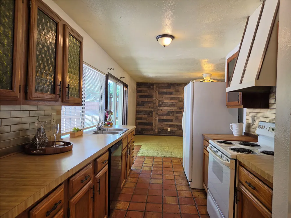 8902 VERNON Rowlett, TX 75088