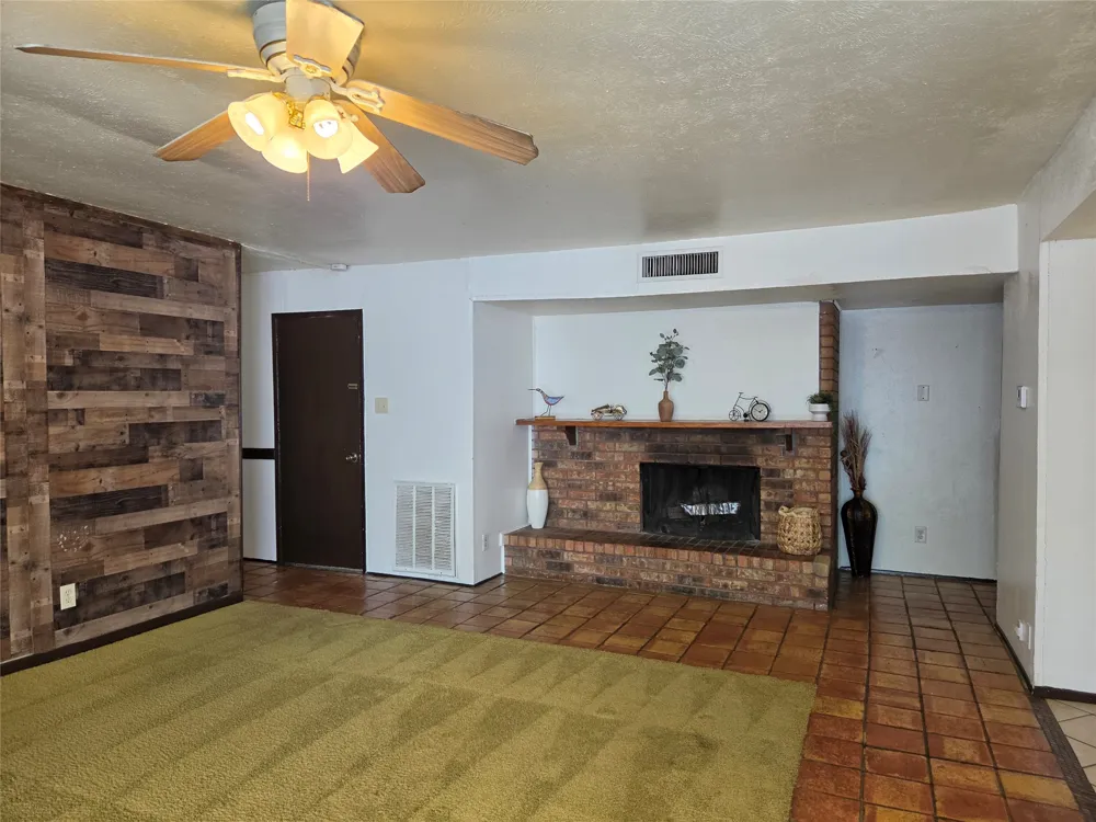 8902 VERNON Rowlett, TX 75088