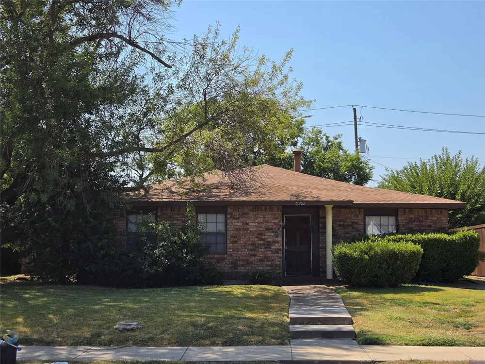 8902 VERNON Rowlett, TX 75088