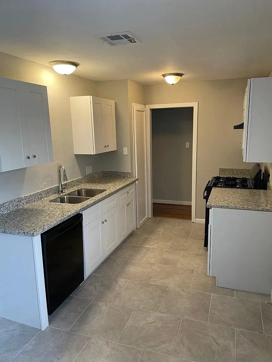 1423 W 10th Street Freeport, TX 77541