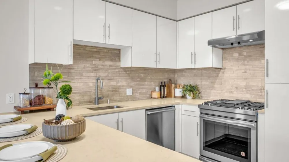 555 Innes Avenue #313 San Francisco, CA 94124