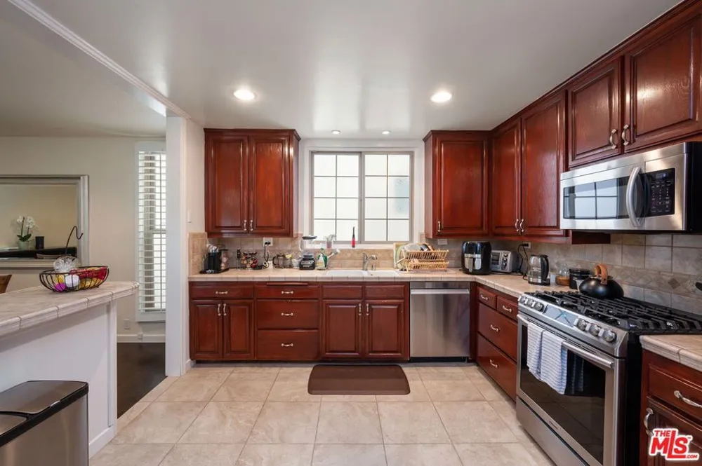 12336 Montana Avenue Los Angeles, CA 90049