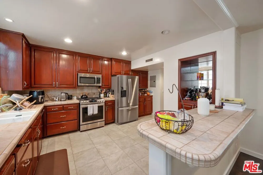 12336 Montana Avenue Los Angeles, CA 90049