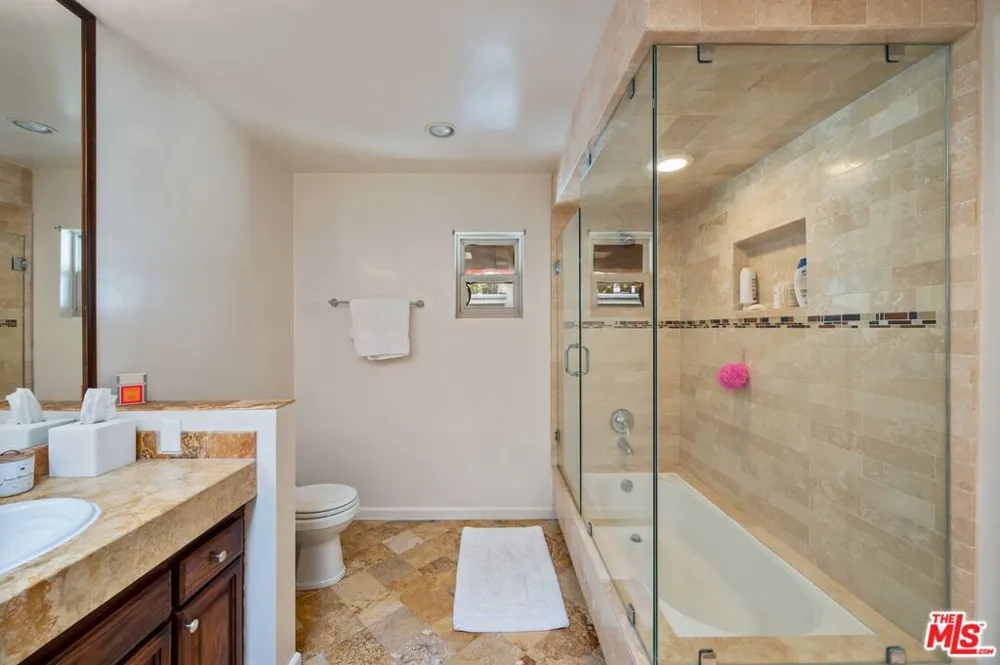 12336 Montana Avenue Los Angeles, CA 90049