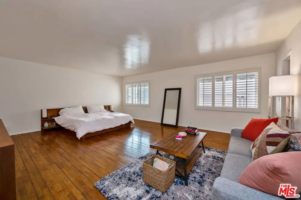 12336 Montana Avenue Los Angeles, CA 90049