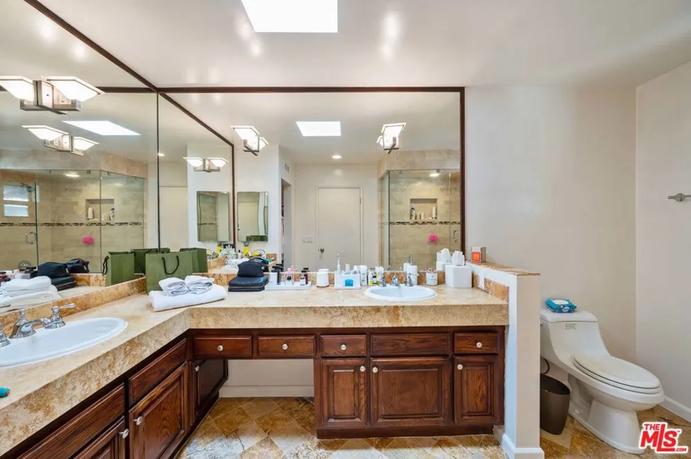 12336 Montana Avenue Los Angeles, CA 90049