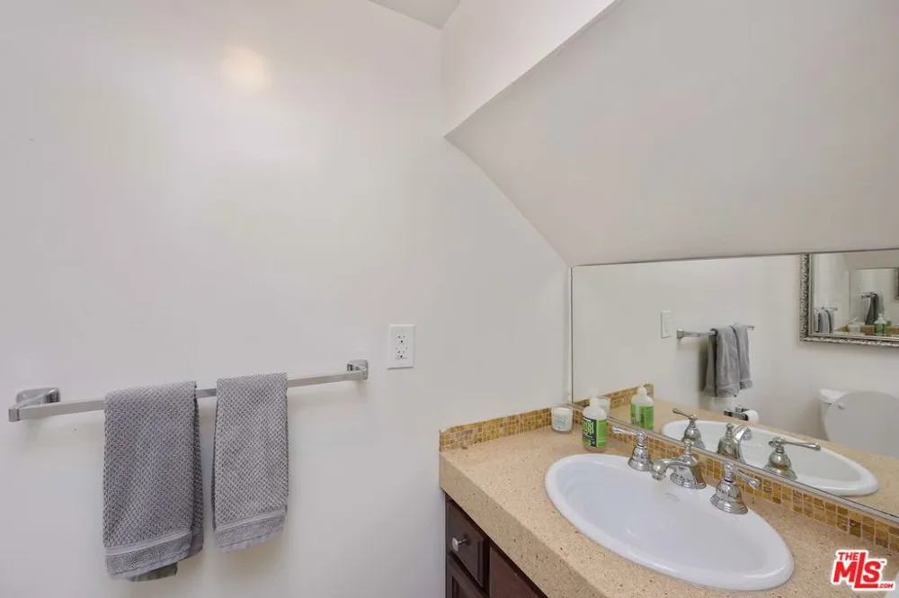 12336 Montana Avenue Los Angeles, CA 90049