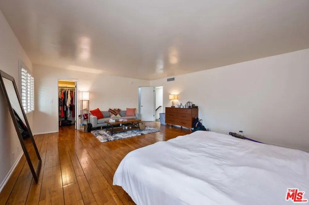 12336 Montana Avenue Los Angeles, CA 90049