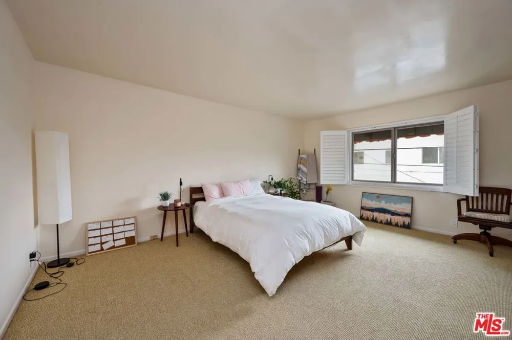 12336 Montana Avenue Los Angeles, CA 90049