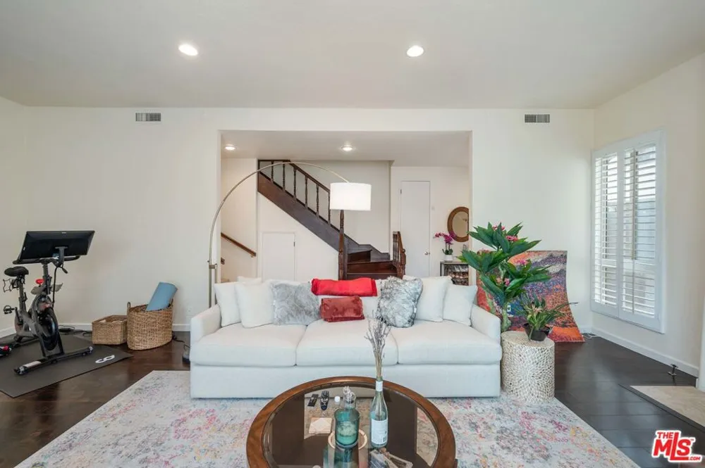 12336 Montana Avenue Los Angeles, CA 90049